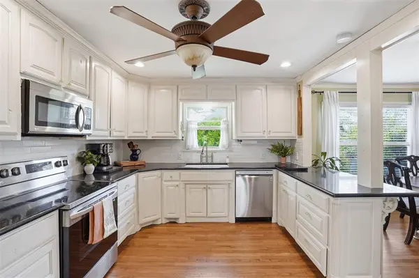 309 N Travis Street, Granbury, TX 76048