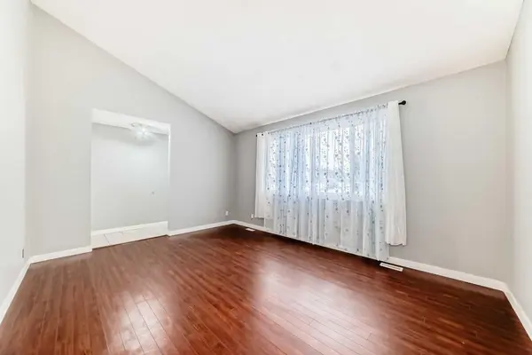 130 Pinemeadow RD NE, Calgary, AB T1Y 4N9