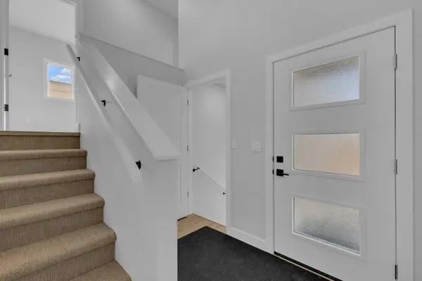 6 Memorial Pkwy, Rural Red Deer County, AB T4E 3B7