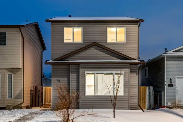 33 Martindale CT NE, Calgary, AB T3J 2V8