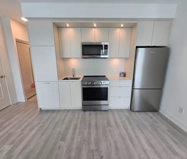 60 Central Park Pkwy #2110, Toronto W08, ON M9A 3K1