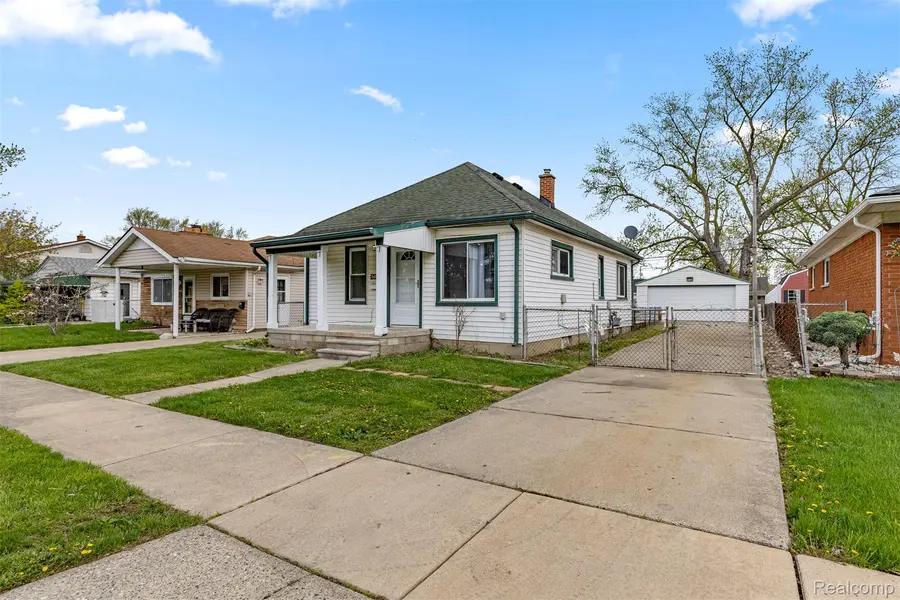 5629 Katherine ST, Dearborn Heights, MI 48125