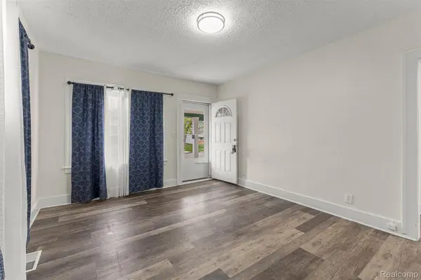 5629 Katherine ST, Dearborn Heights, MI 48125