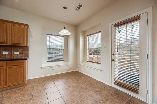 3305 Landhope Circle, Arlington, TX 76016