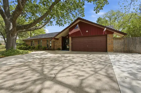 1233 Greenbriar Lane, Cleburne, TX 76033