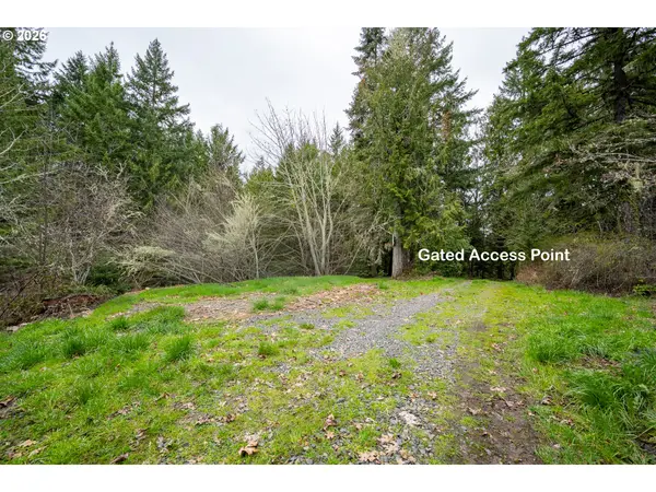 83715 PENINSULA RD, Fall Creek, OR 97438