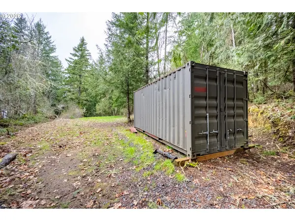 83715 PENINSULA RD, Fall Creek, OR 97438