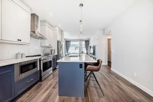 172 Rowmont BLVD NW, Calgary, AB T3L 0H3