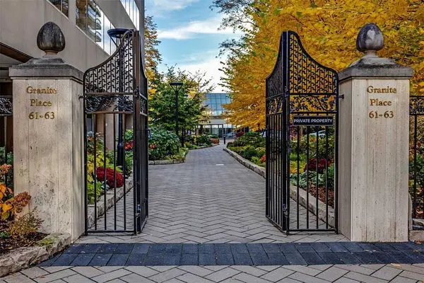 61 St Clair AVE W #505, Toronto C02, ON M4V 2Y8