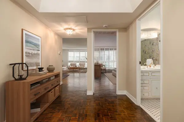 61 St Clair AVE W #505, Toronto C02, ON M4V 2Y8