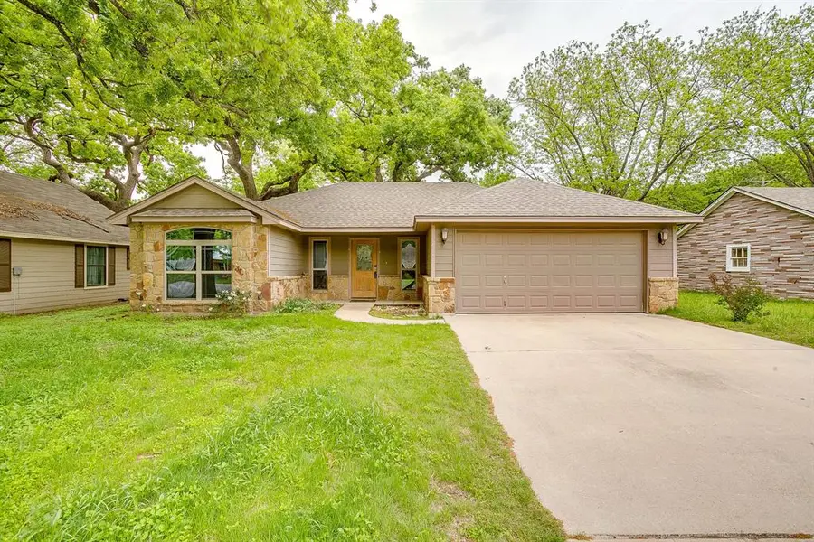 212 W 1st Street, Weatherford, TX 76086