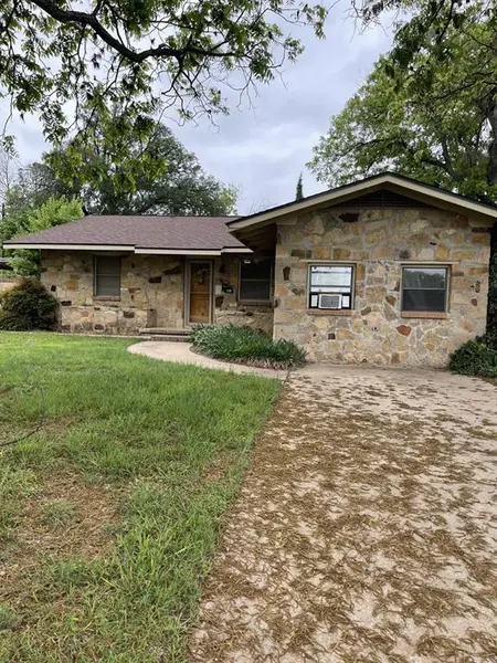 100 Snow Street, Bangs, TX 76823