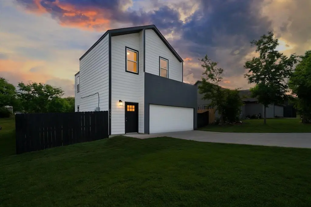 5905 Collins Court, Granbury, TX 76048