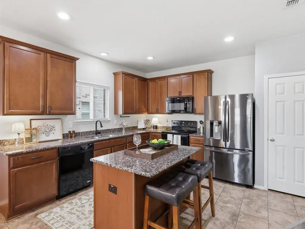 7761 Berrenda Drive, Fort Worth, TX 76131