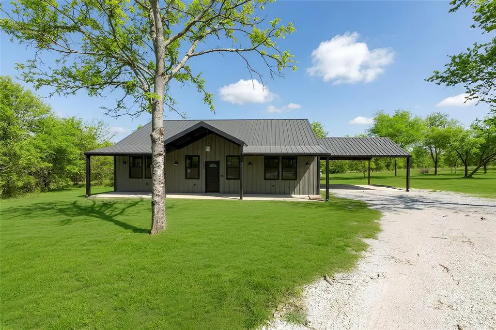 115 Valley Ridge Court, Bridgeport, TX 76426