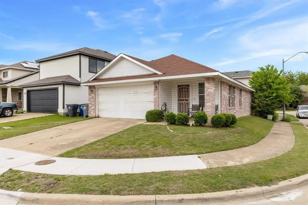 210 Cliff Heights Circle, Dallas, TX 75241