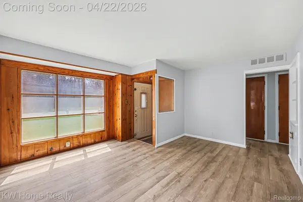 26932 W 6 Mile RD N, Redford Charter Township, MI 48240