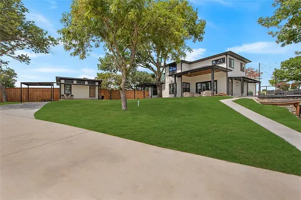 301 Paint Pony Trail N, Fort Worth, TX 76108