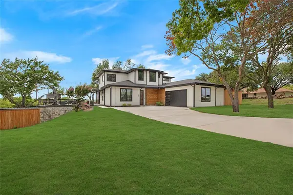 301 Paint Pony Trail N, Fort Worth, TX 76108