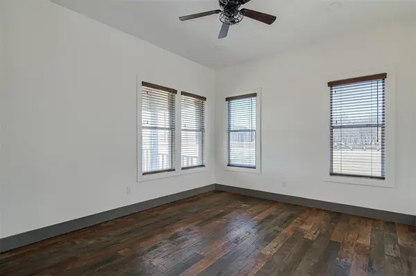 801 S Hampton Road, Crowley, TX 76036