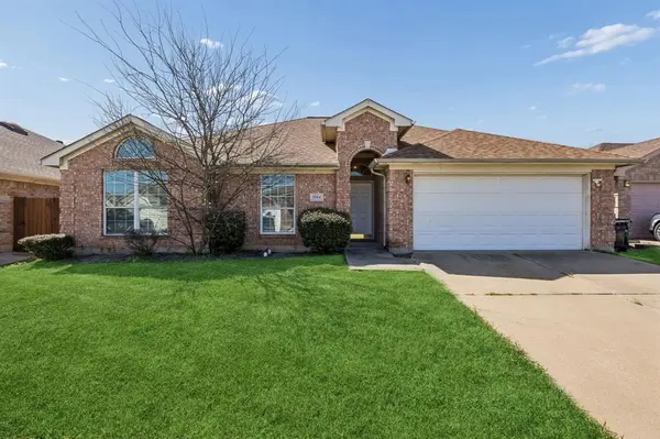 1914 Lennox Lane, Arlington, TX 76018