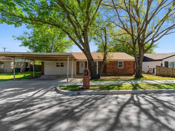 6620 Bernadine Drive, Watauga, TX 76148