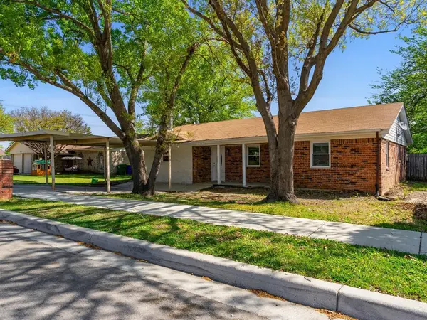 6620 Bernadine Drive, Watauga, TX 76148