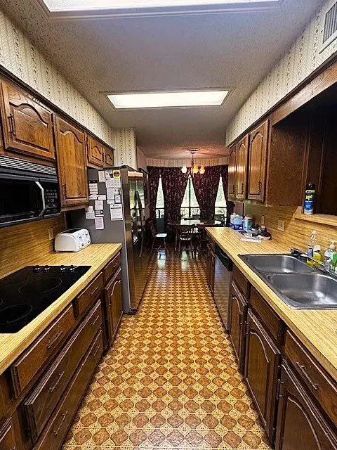 511 Linkcrest Drive, Duncanville, TX 75137