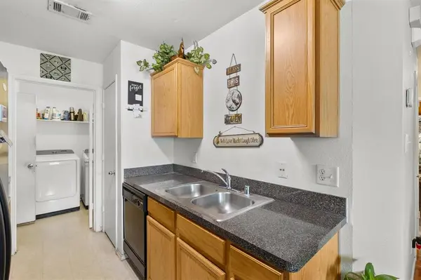 210 Cliff Heights Circle, Dallas, TX 75241