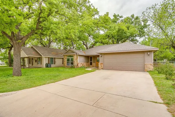 212 W 1st Street, Weatherford, TX 76086