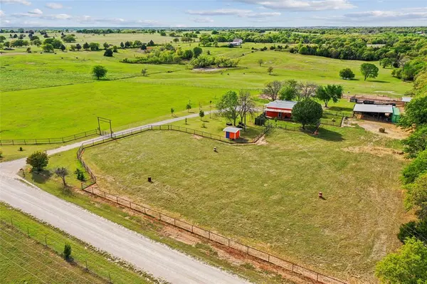 1406 N Johnson Loop, Montague, TX 76251