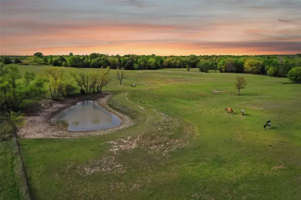 1406 N Johnson Loop, Montague, TX 76251