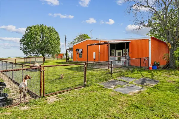 1406 N Johnson Loop, Montague, TX 76251