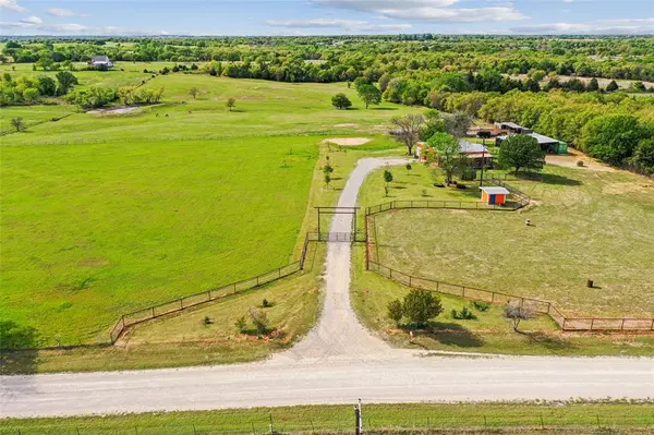 1406 N Johnson Loop, Montague, TX 76251