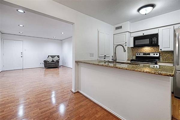 5808 Sandhurst Lane #B, Dallas, TX 75206