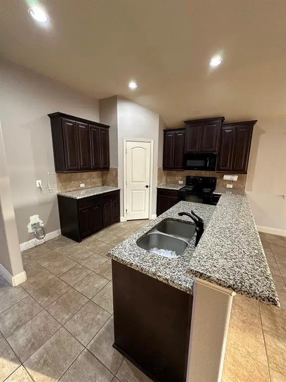 6504 Rienzi Drive, Greenville, TX 75402