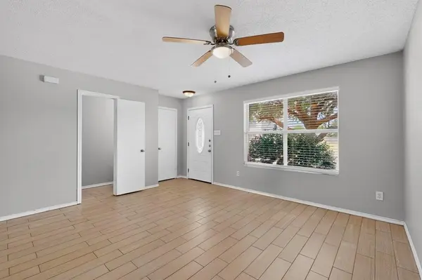 1001 Vicksburg Drive, Ennis, TX 75119