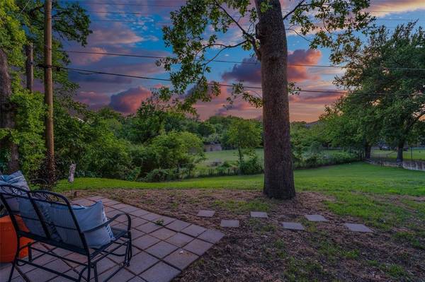 1229 Brookside Drive, Hurst, TX 76053