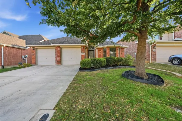 15525 Landing Creek Lane, Fort Worth, TX 76262