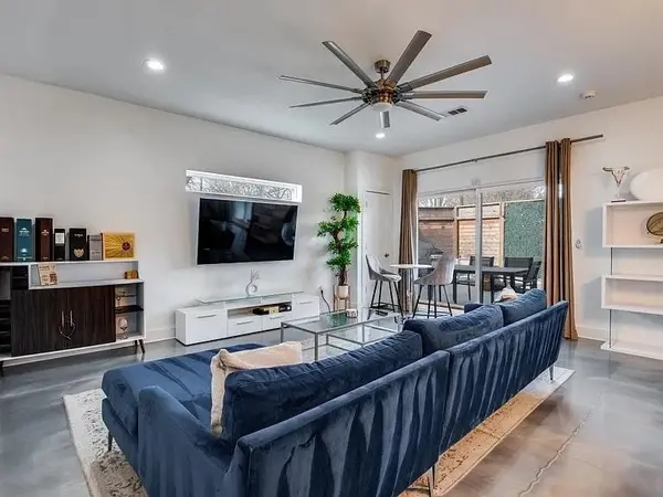 130 S Cisco, Dallas, TX 75246