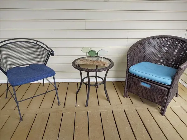 112 Harbor Drive #212, Runaway Bay, TX 76426