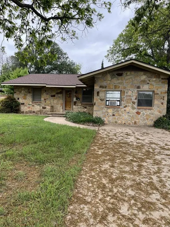 100 Snow Street, Bangs, TX 76823