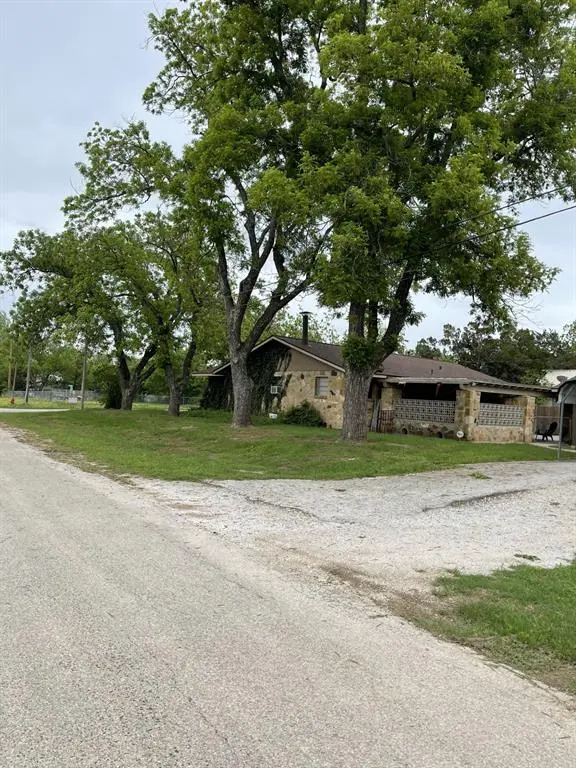 100 Snow Street, Bangs, TX 76823