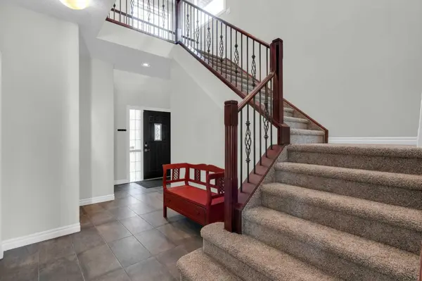 180 Kincora DR NW, Calgary, AB T3R 1L5