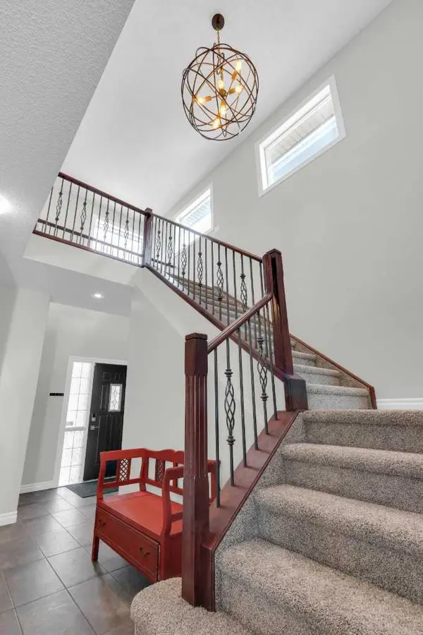 180 Kincora DR NW, Calgary, AB T3R 1L5