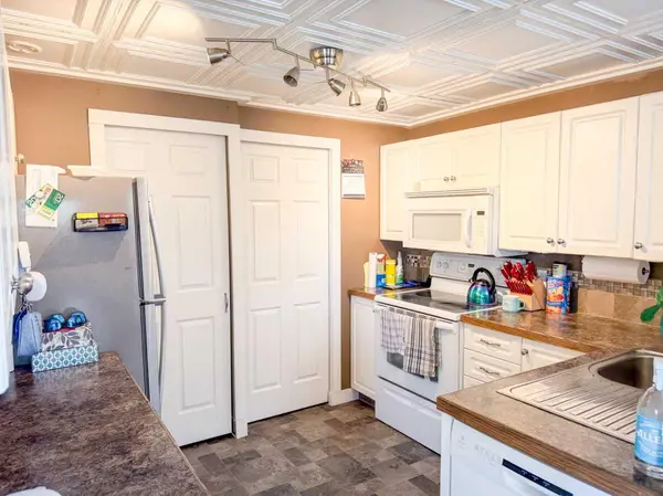 6834 59 AVE #107, Red Deer, AB T4P 1C9