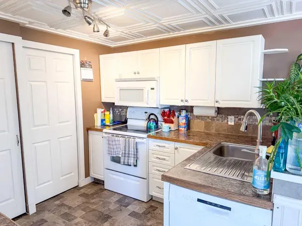 6834 59 AVE #107, Red Deer, AB T4P 1C9