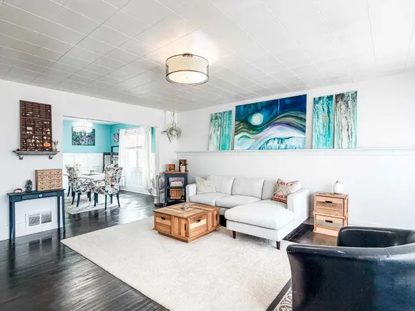 4713 51 ST, Stettler, AB T0C 2L1