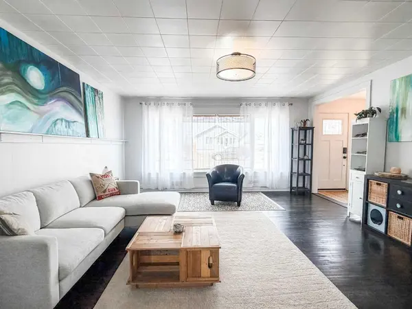 4713 51 ST, Stettler, AB T0C 2L1