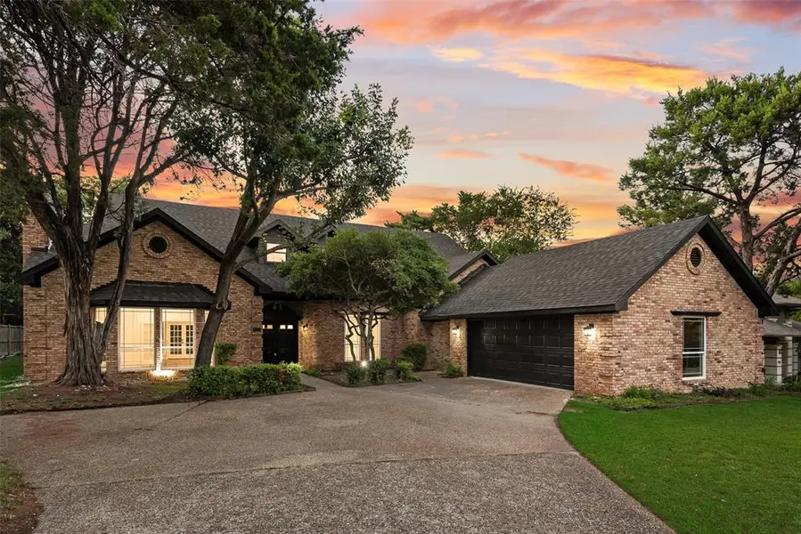811 Cobblestone Court, Cedar Hill, TX 75104